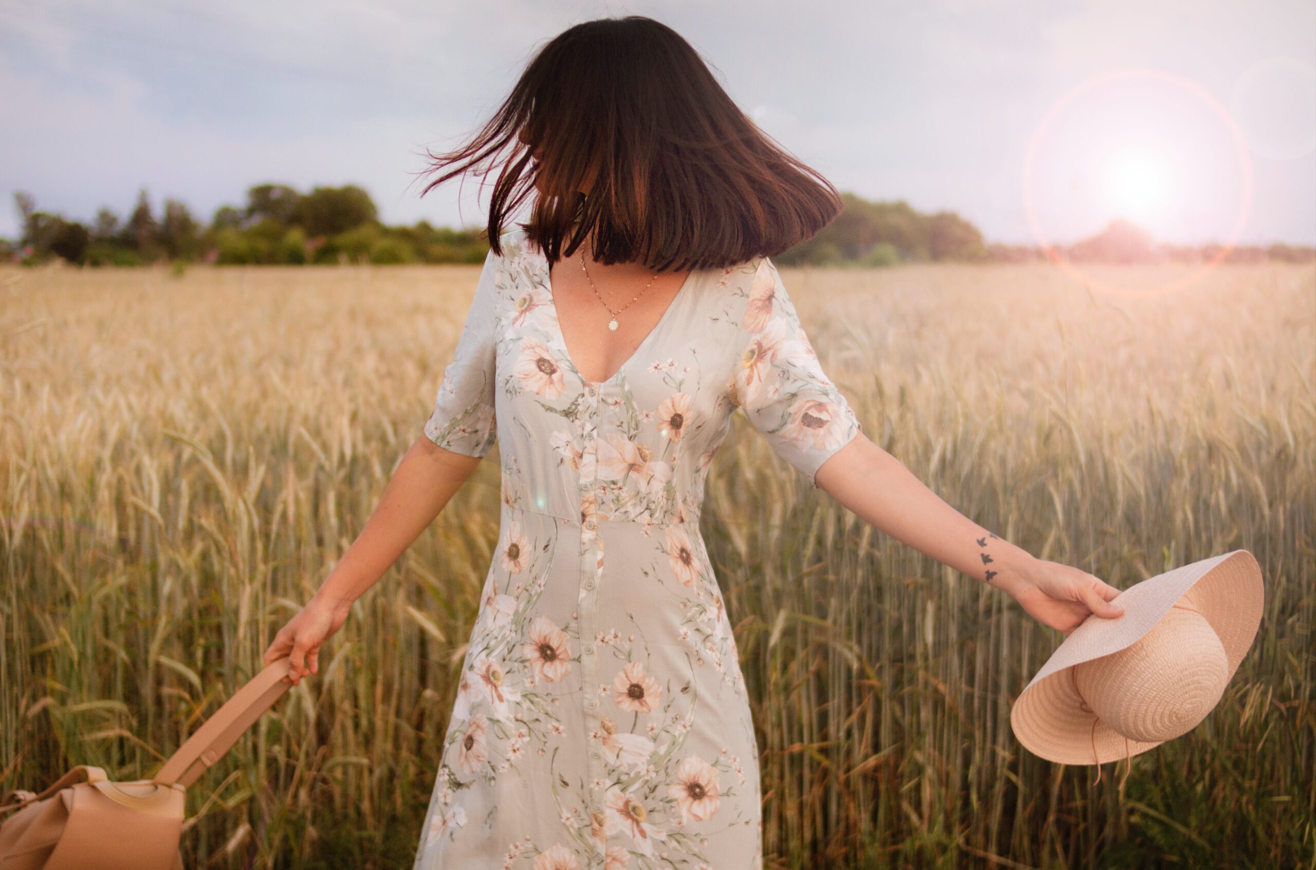 Frau im Sommerkleid Frau im Sommerkleid